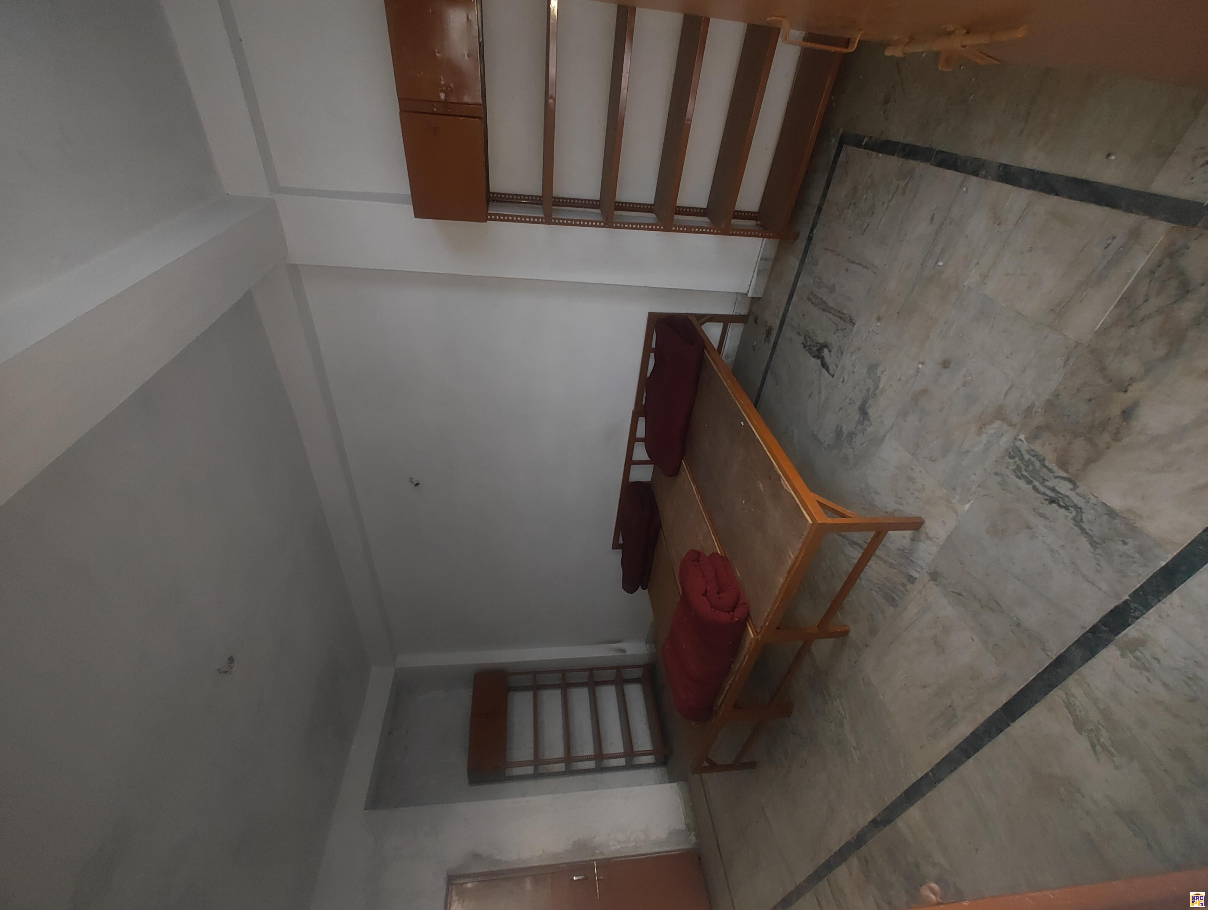 Rooms Available for Students, Job Person, Etc.